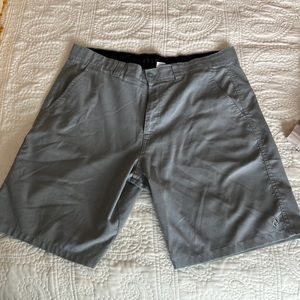 Hang Ten size 38 shorts